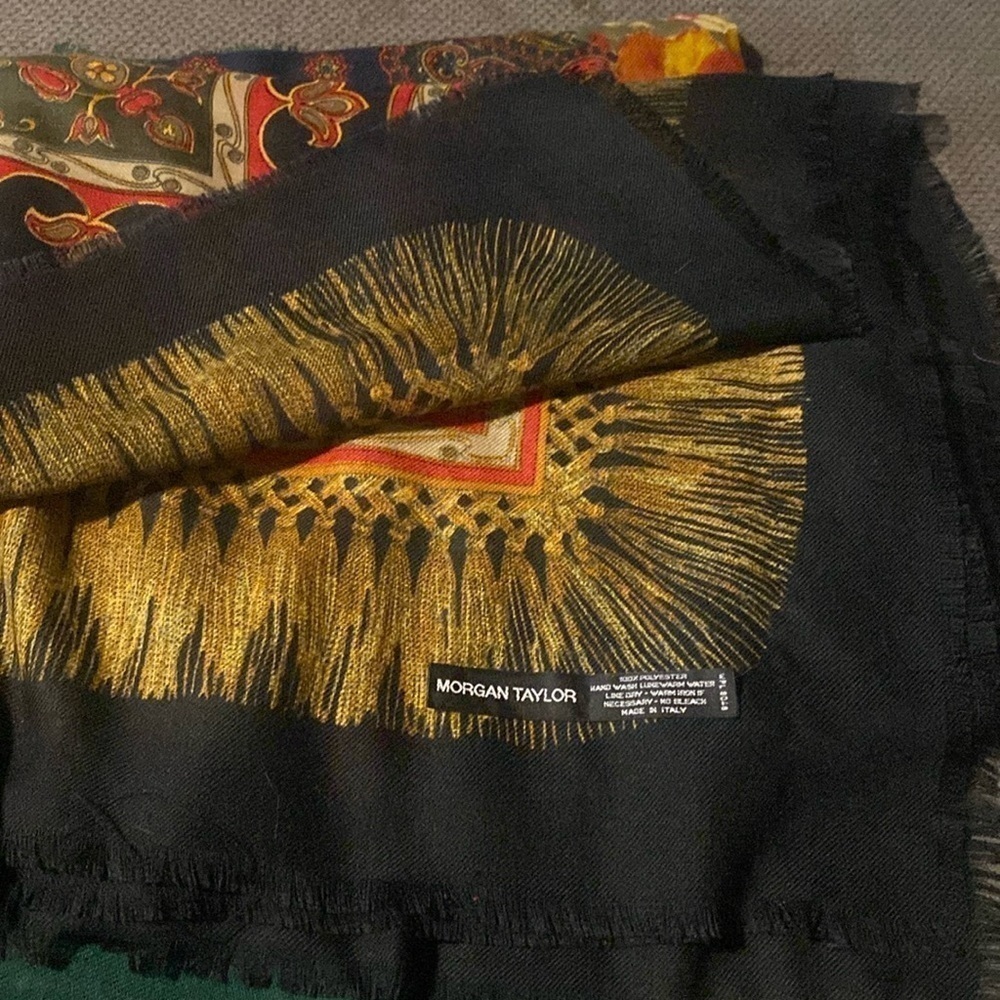 2 Morgan‎ Taylor scarfs